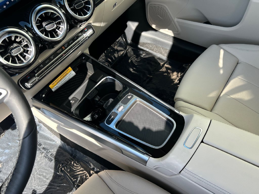 New 2026 Polar White Mercedes-Benz GLB 250 image 23