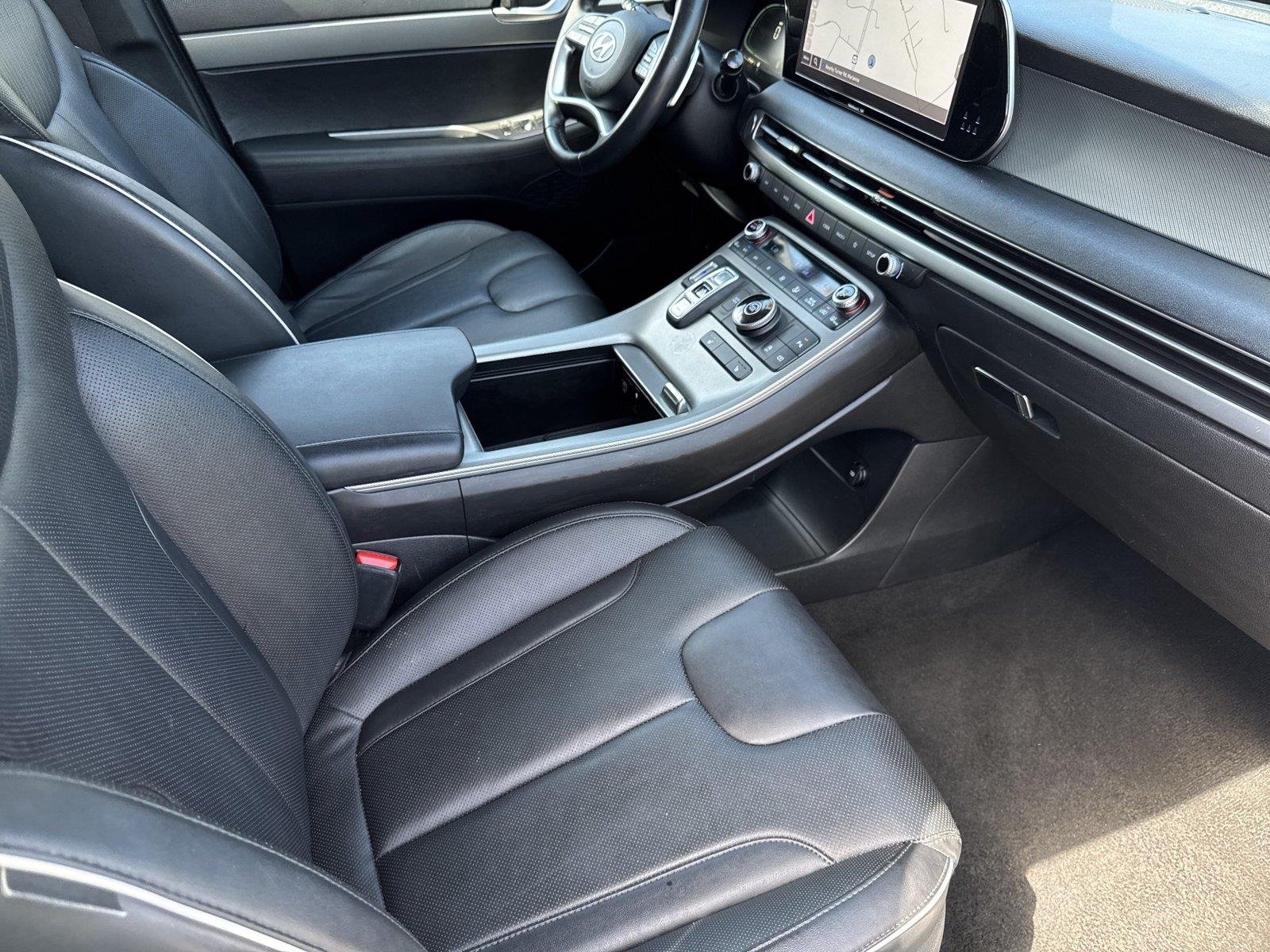 Used 2024 Hyper White Hyundai SEL 7P image 30