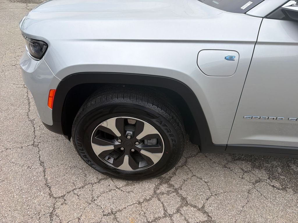 Used 2024 Silver Jeep 4xe image 10