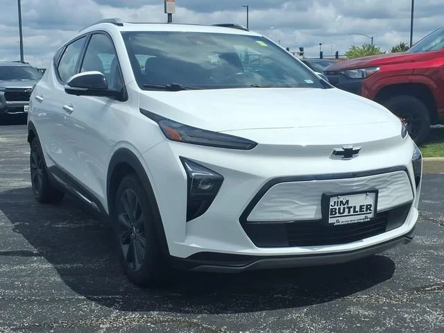 Used 2022 SUMMIT WHITE Chevrolet Premier image 25