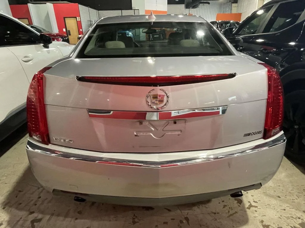 Used 2010 Silver Cadillac Luxury image 5