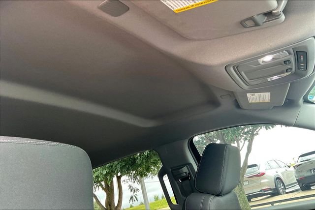 Used 2023 Silver GMC Elevation image 21