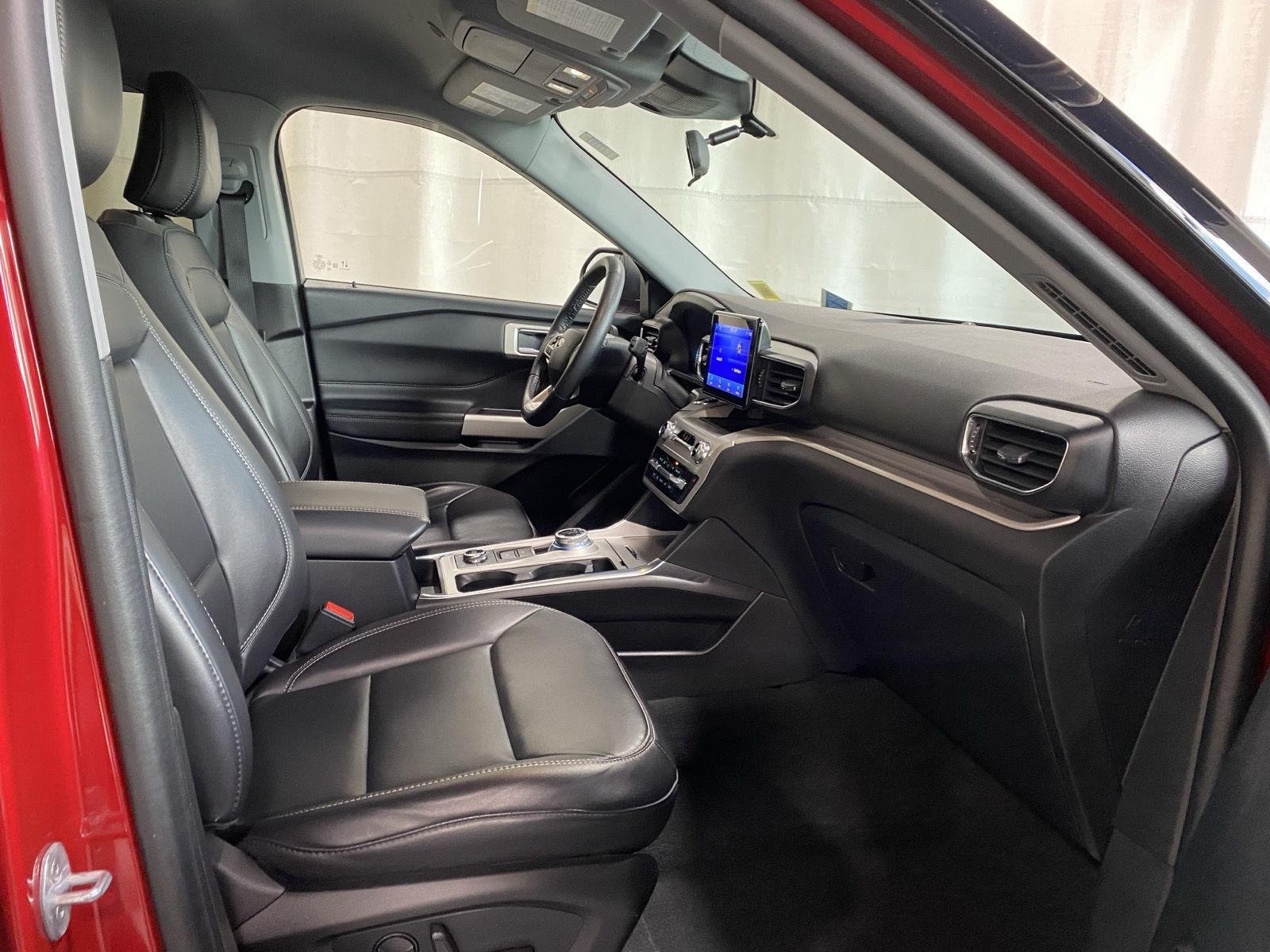 Used 2023 Rapid Red Metallic Tinted Clearcoat Ford XLT image 13