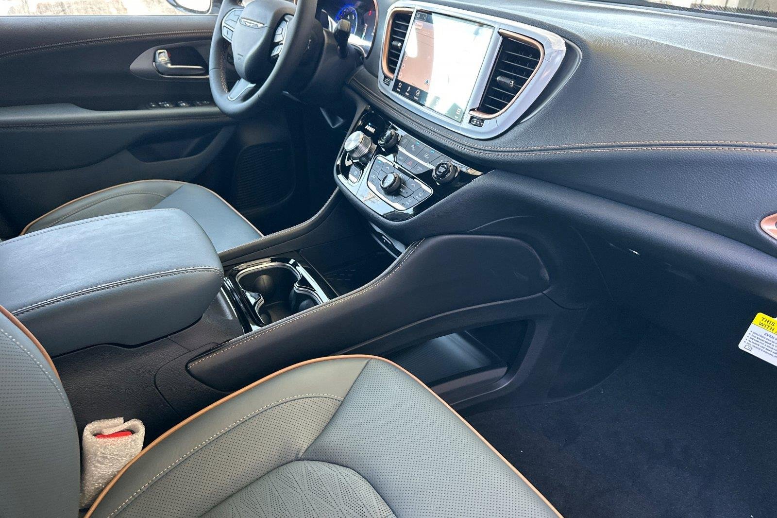 New 2027 Bright White Clearcoat Chrysler Pinnacle image 18