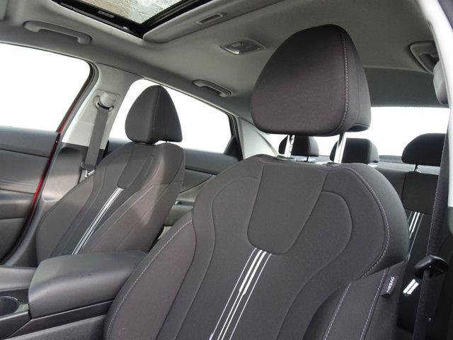2025 Hyundai Elantra SEL - Photo 10