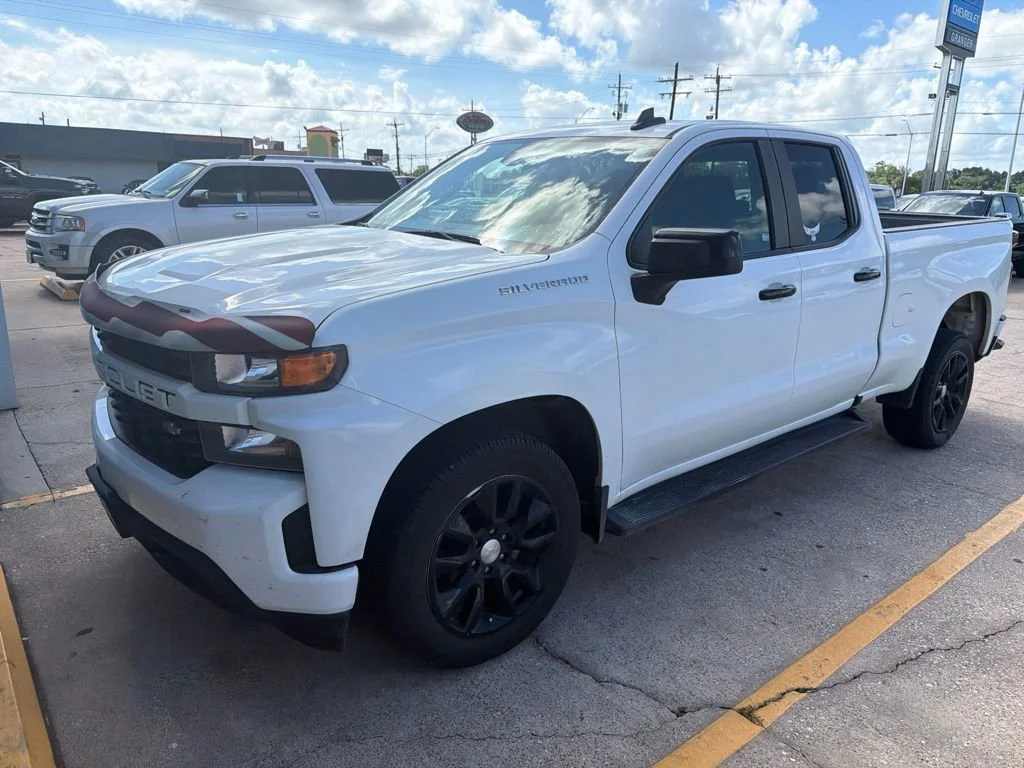 Used 2021 SUMMIT WHITE Chevrolet Custom image 3