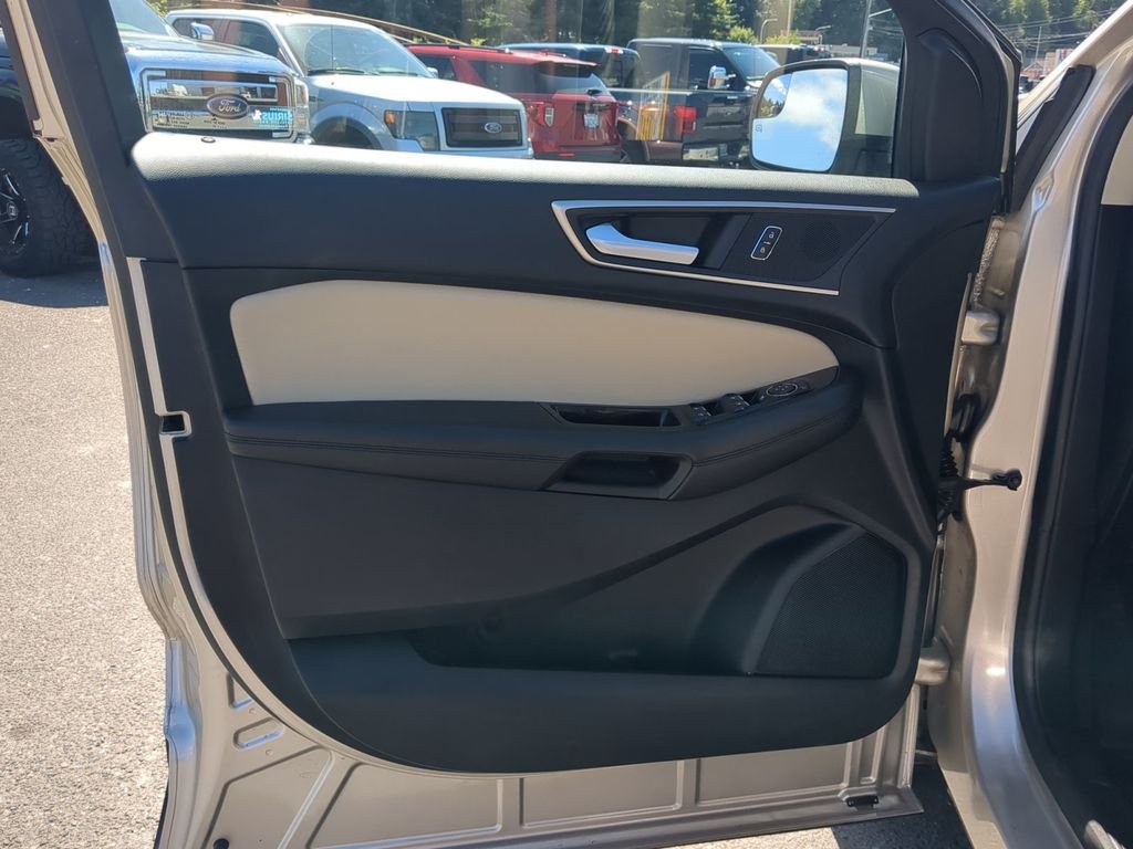 Used 2017 White Gold Metallic Ford SEL image 13
