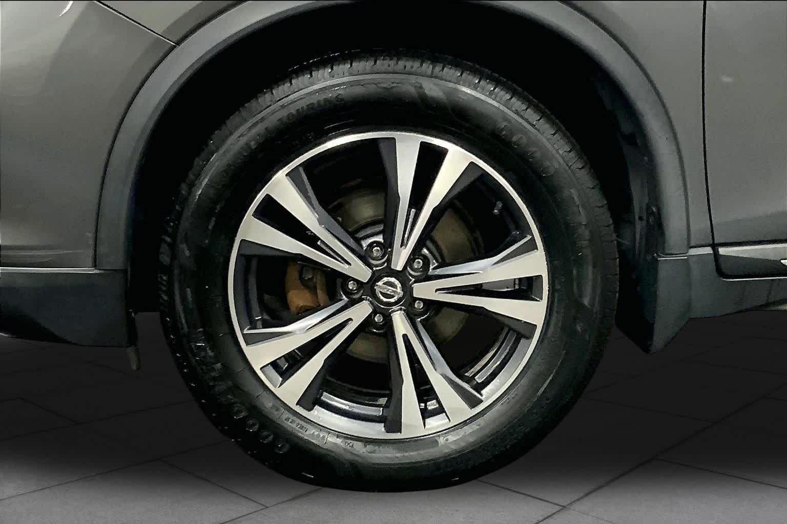 Used 2017 Gun Metallic Nissan SL image 11