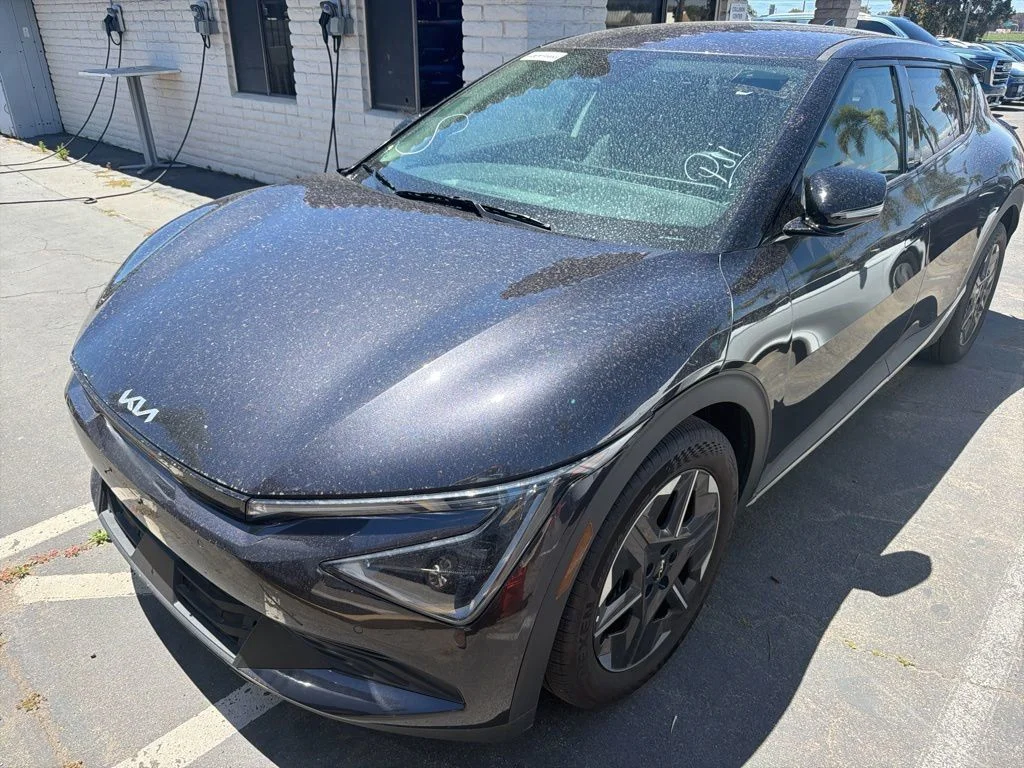 2025 Kia EV6 Light L/R's photo