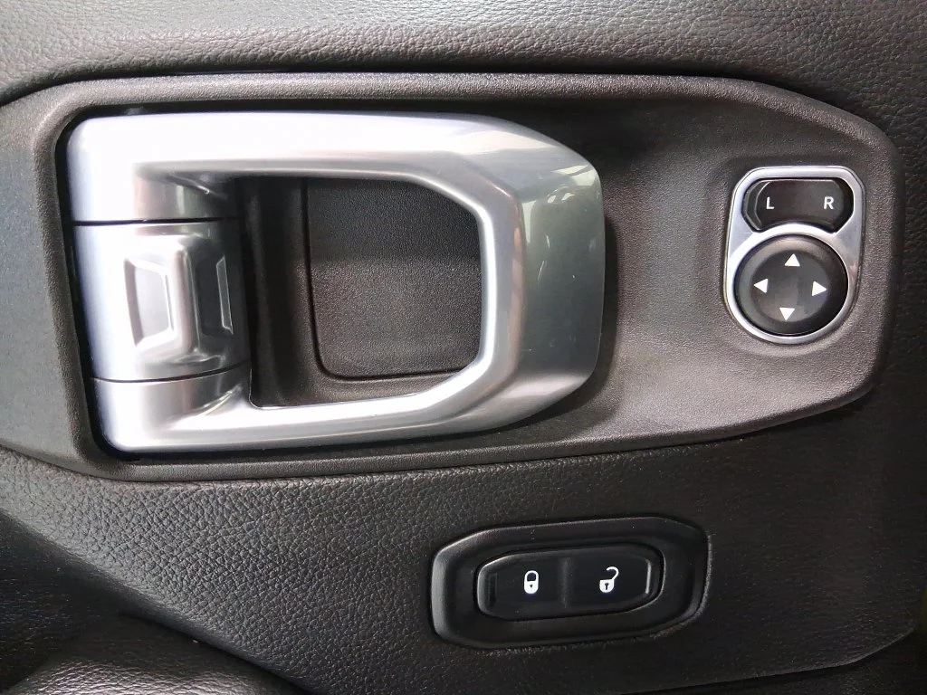 Used 2022 Green Jeep Unlimited Sahara image 15