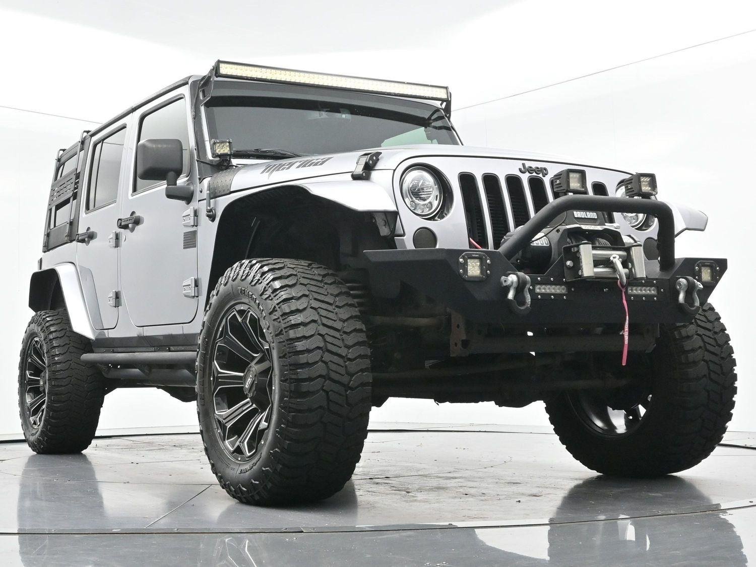 Used 2017 Billet Silver Metallic Clearcoat Jeep Smoky Mountain image 47