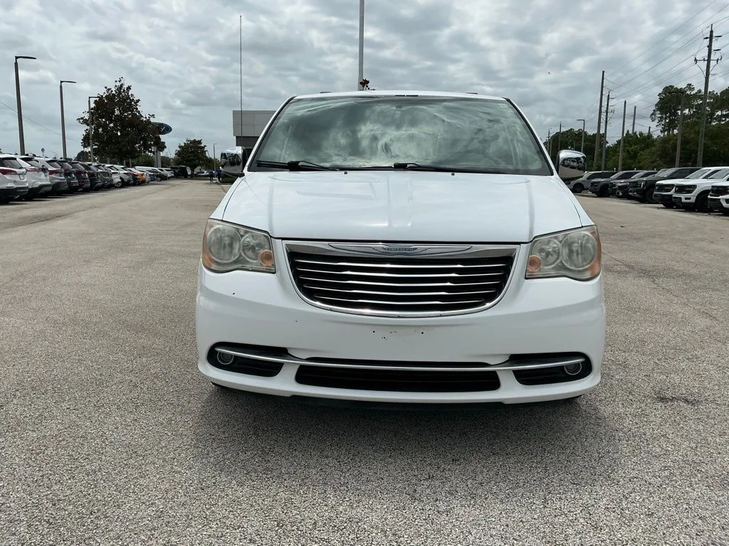 Used 2014 White Chrysler Touring-L image 24