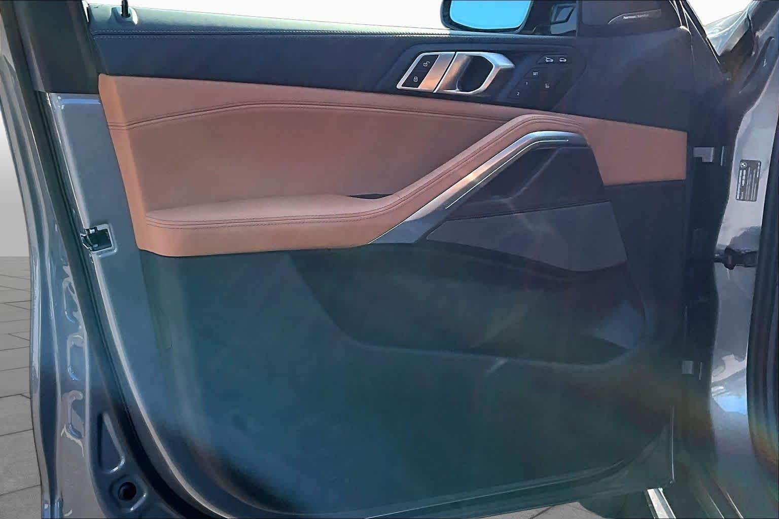 New 2027 Skyscraper Grey Metallic BMW xDrive40i image 10
