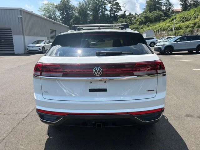 Certified Used 2024  Volkswagen 2.0T SE w/Technology image 6