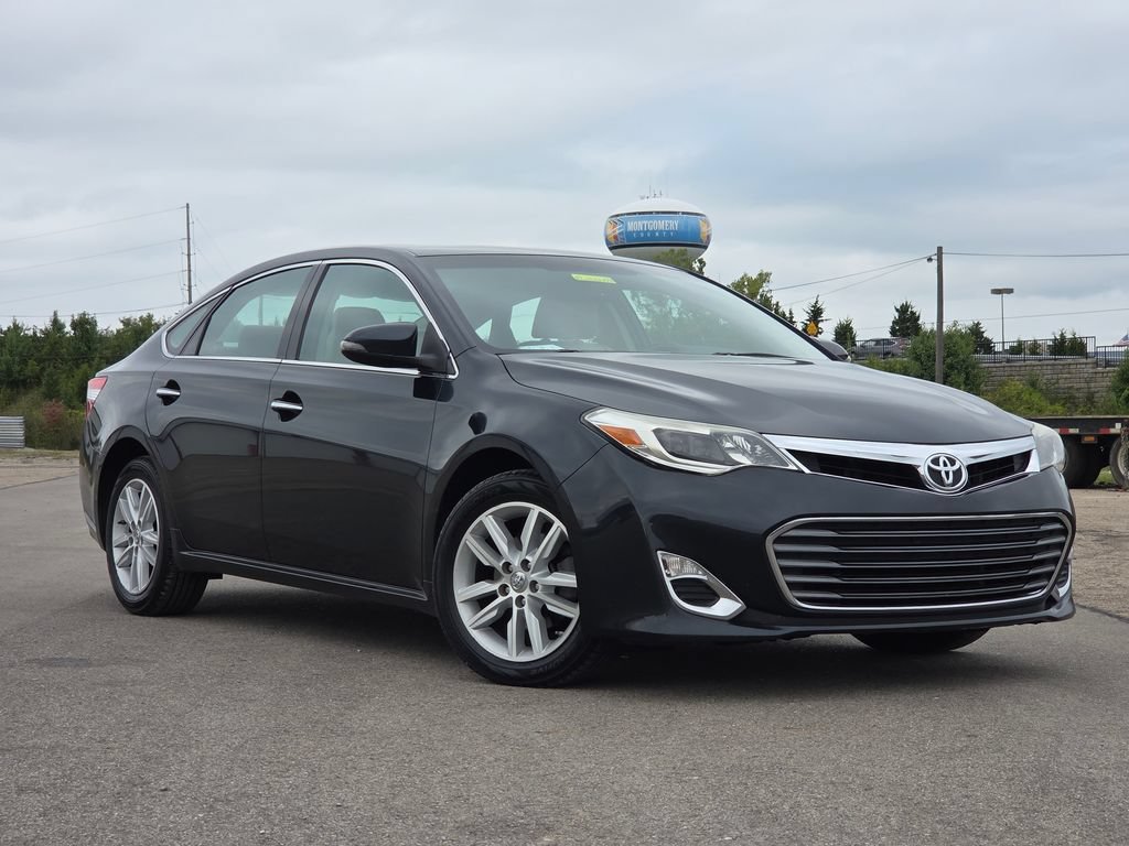 Used 2015 Cosmic Gray Mica Toyota XLE Premium image 2