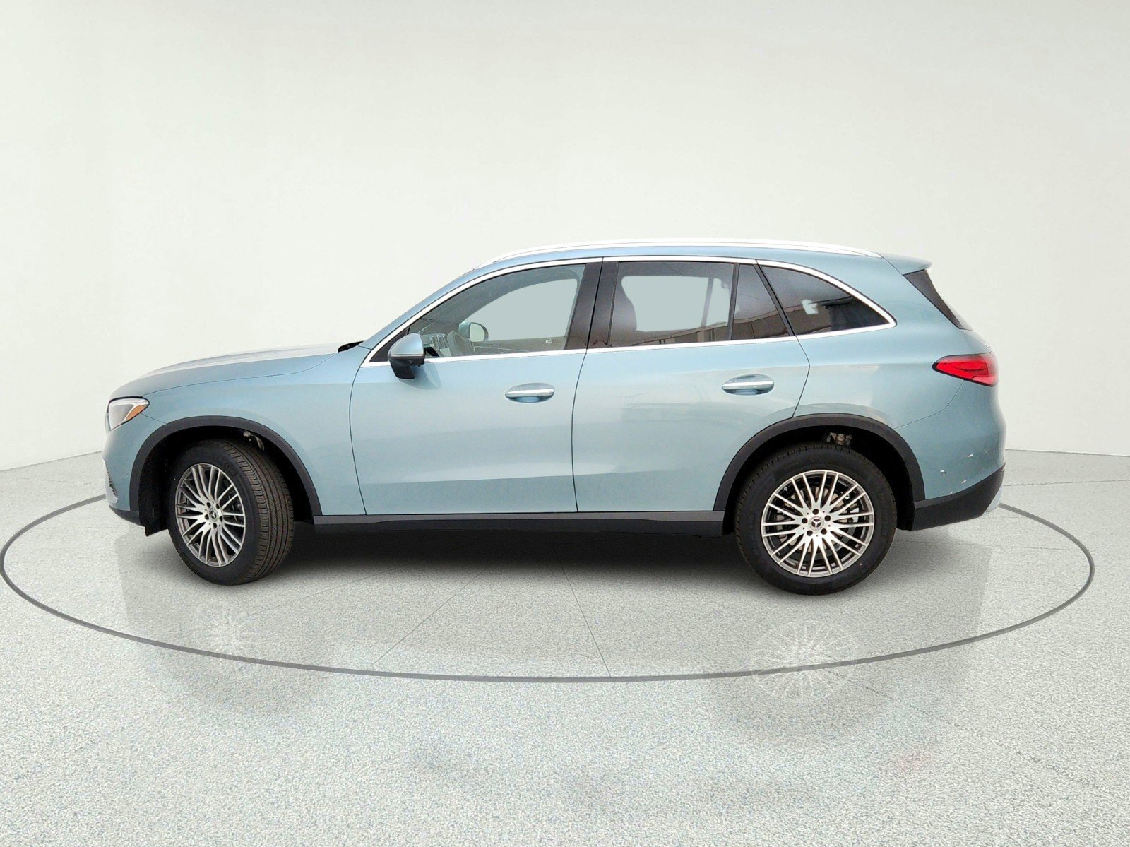 New 2026 Verde Silver Metallic Mercedes-Benz GLC 300 SUV image 35