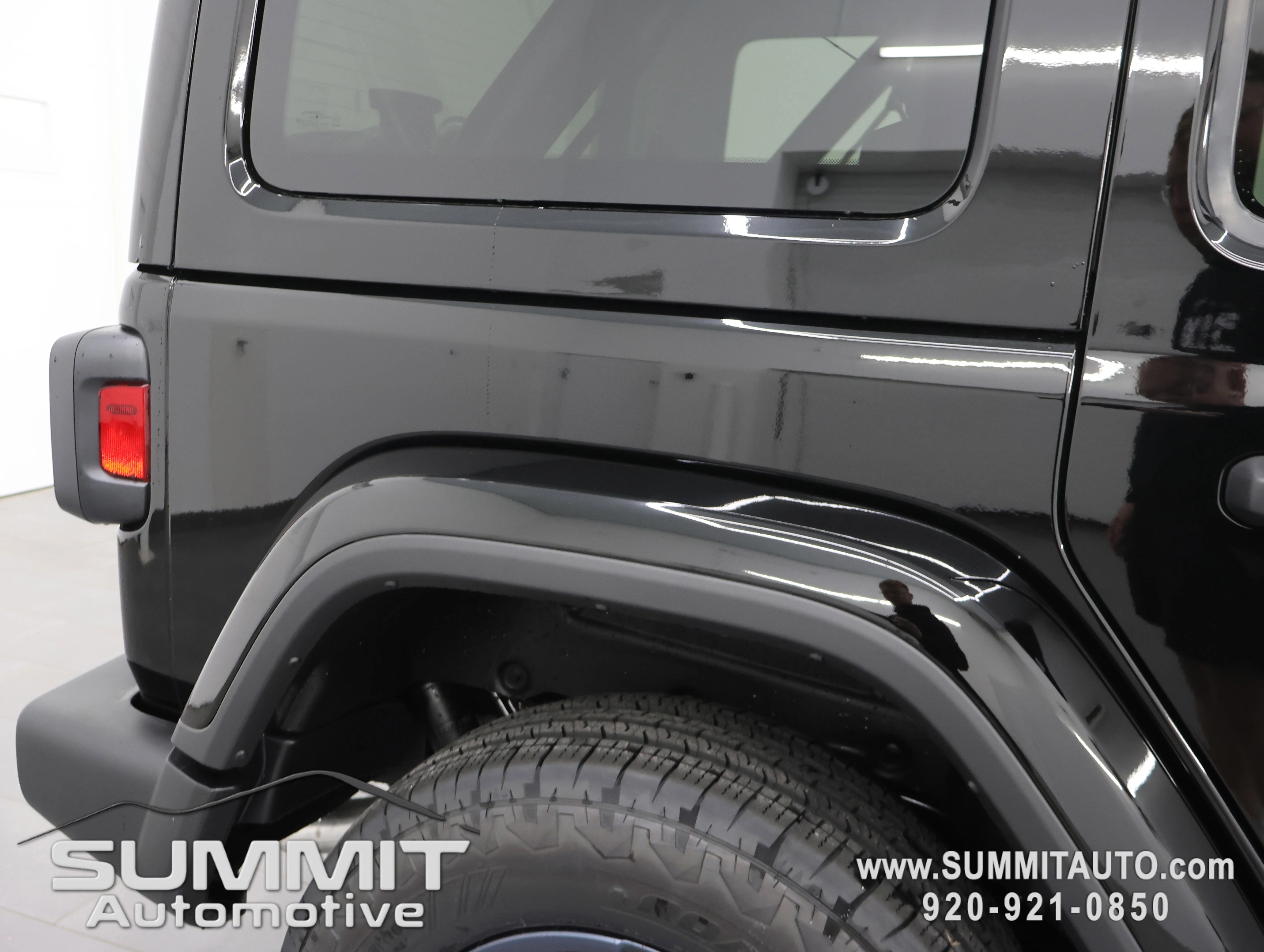 New 2026 Black Clear-Coat Exterior Paint Jeep 85th Anniversary Edition image 25