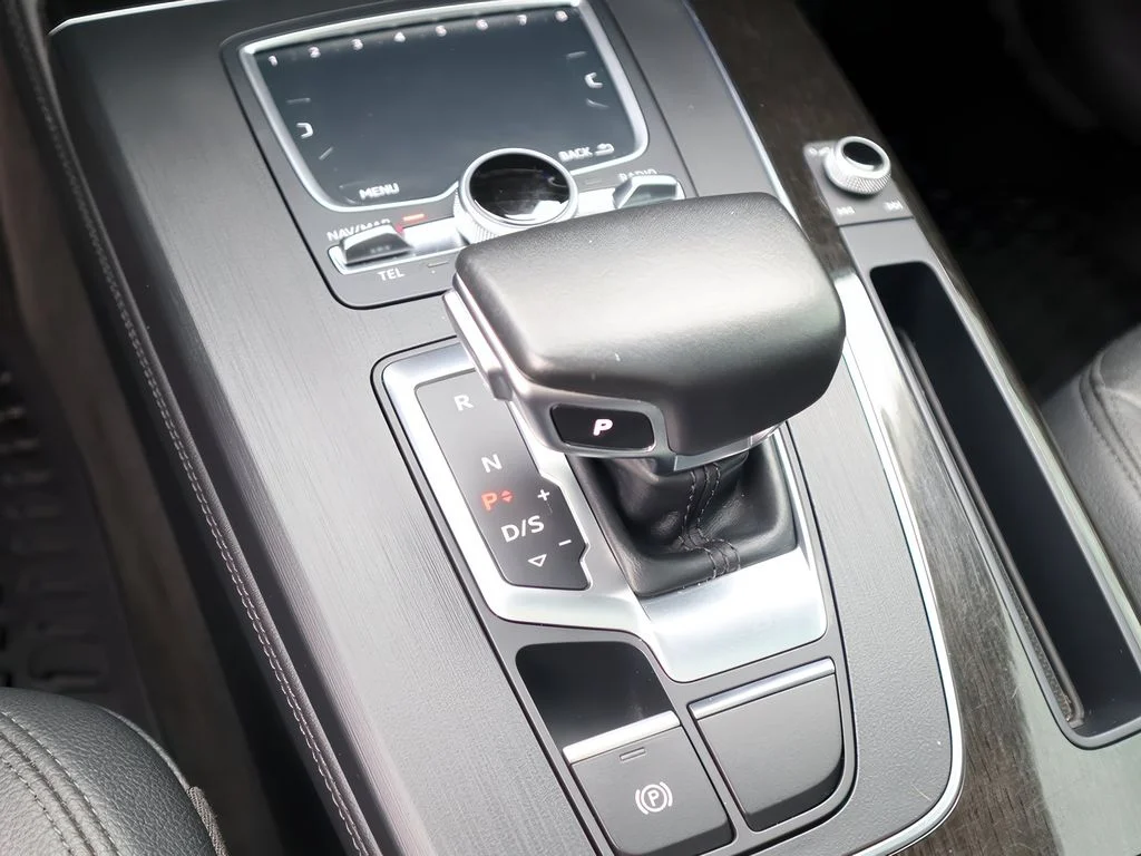 Used 2020 Mythos Black Metallic Audi Premium Plus image 17