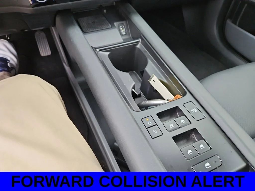 Used 2023 Red Hyundai SEL image 4