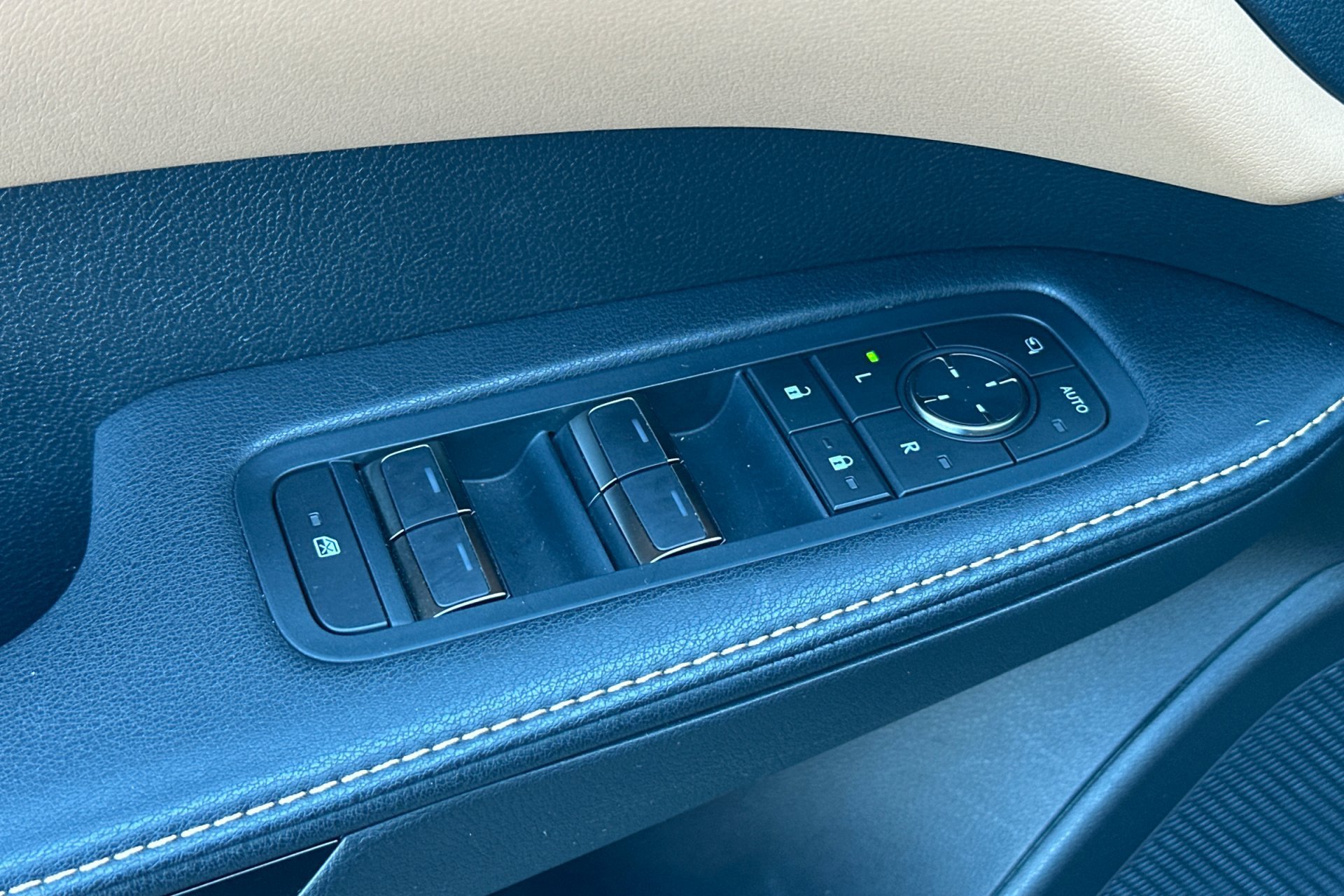 2025 Lexus RX 350 - Photo 15