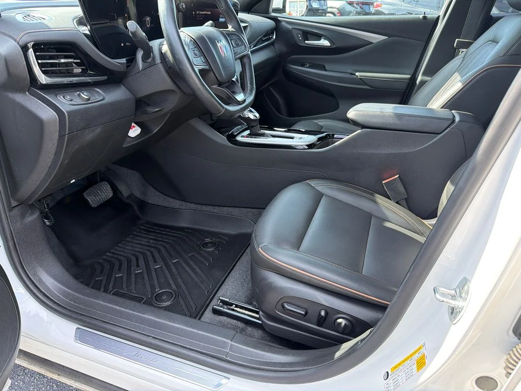 Used 2025 White Buick Avenir image 9