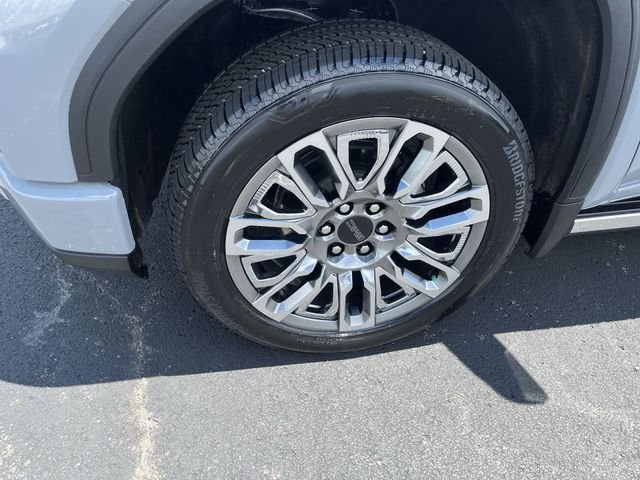Used 2025 Gray GMC Denali Ultimate image 10