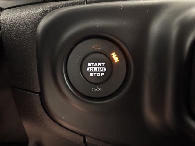 Used 2020 Ocean Blue Metallic Clearcoat Jeep Sport S image 26