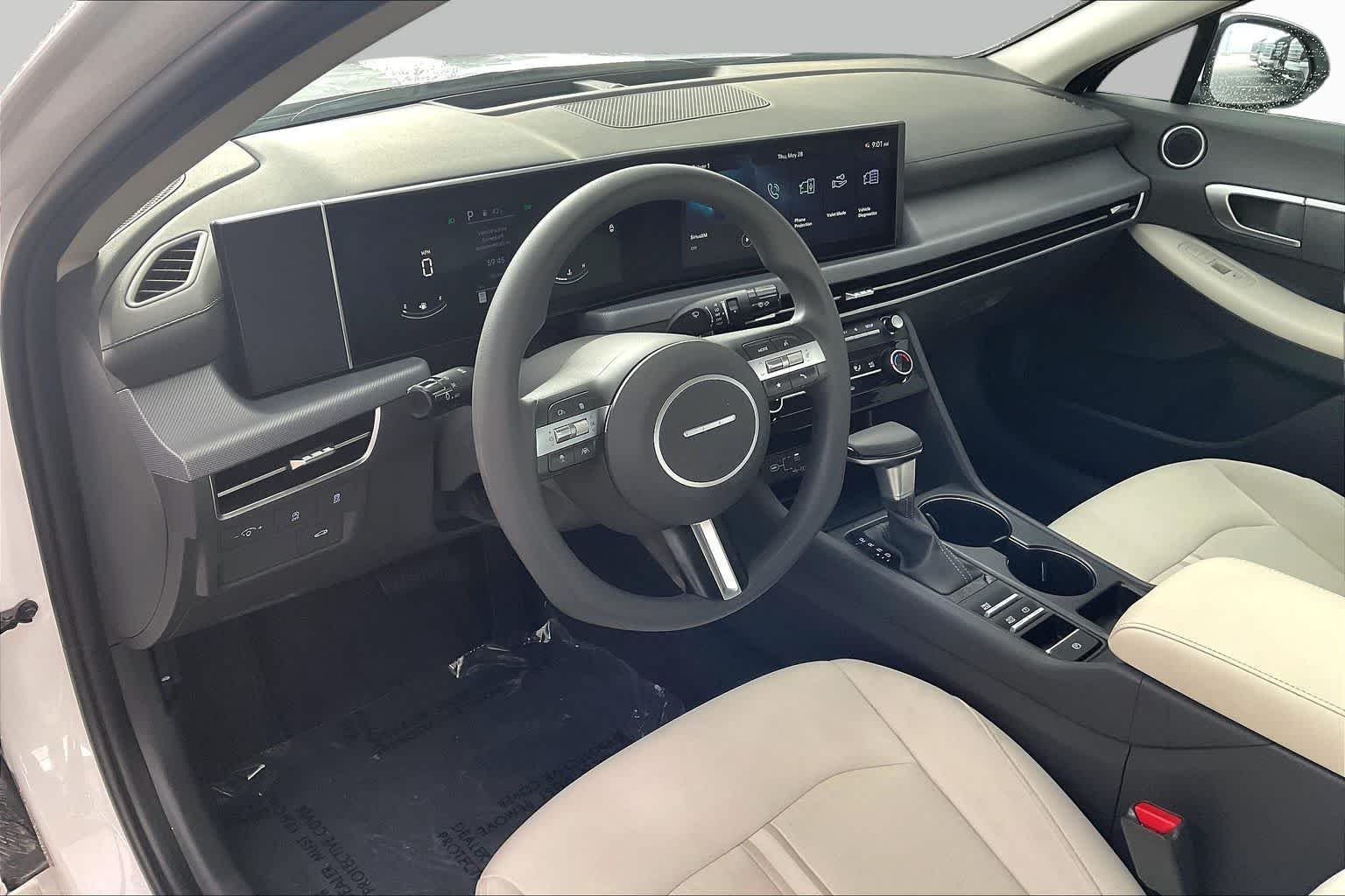 Used 2025 Serenity White Hyundai SE image 18