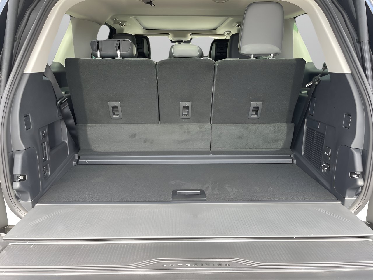 New 2027 Star White Metallic Tri-Coat Ford Active image 8