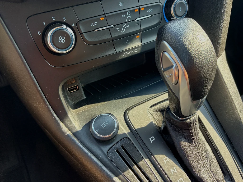 Used 2017 Magnetic Metallic Ford SE image 19