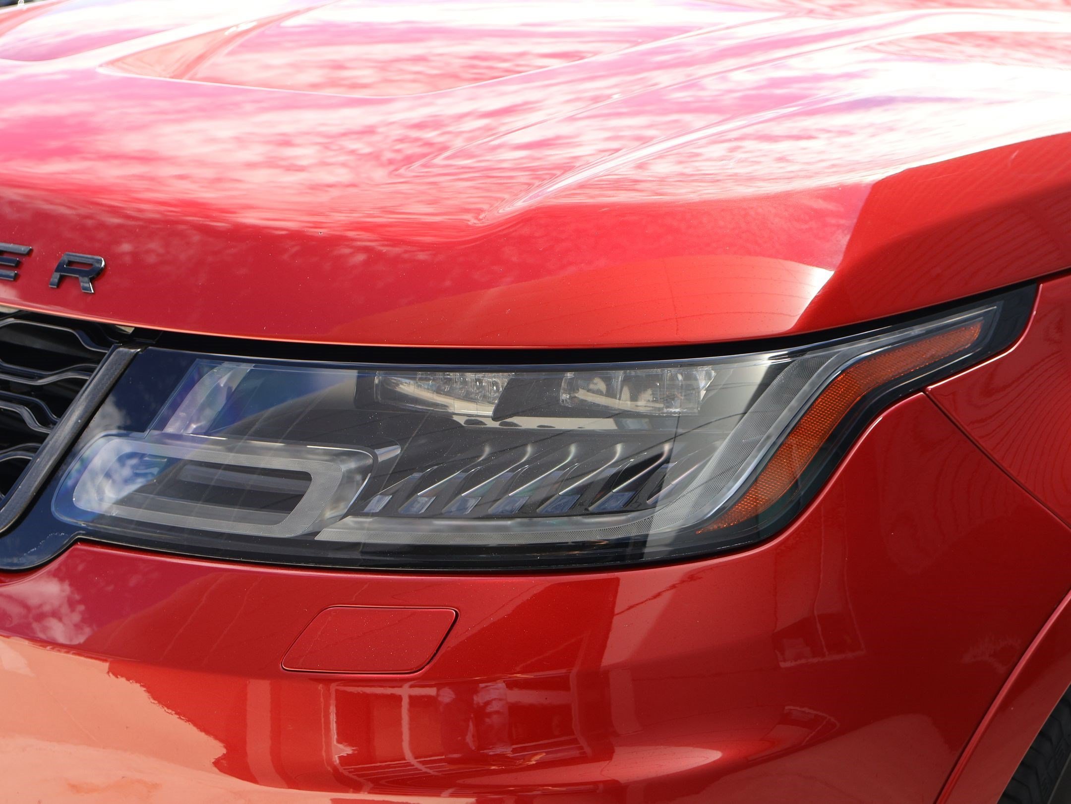 Used 2022 Firenze Red Metallic Land Rover SVR image 10