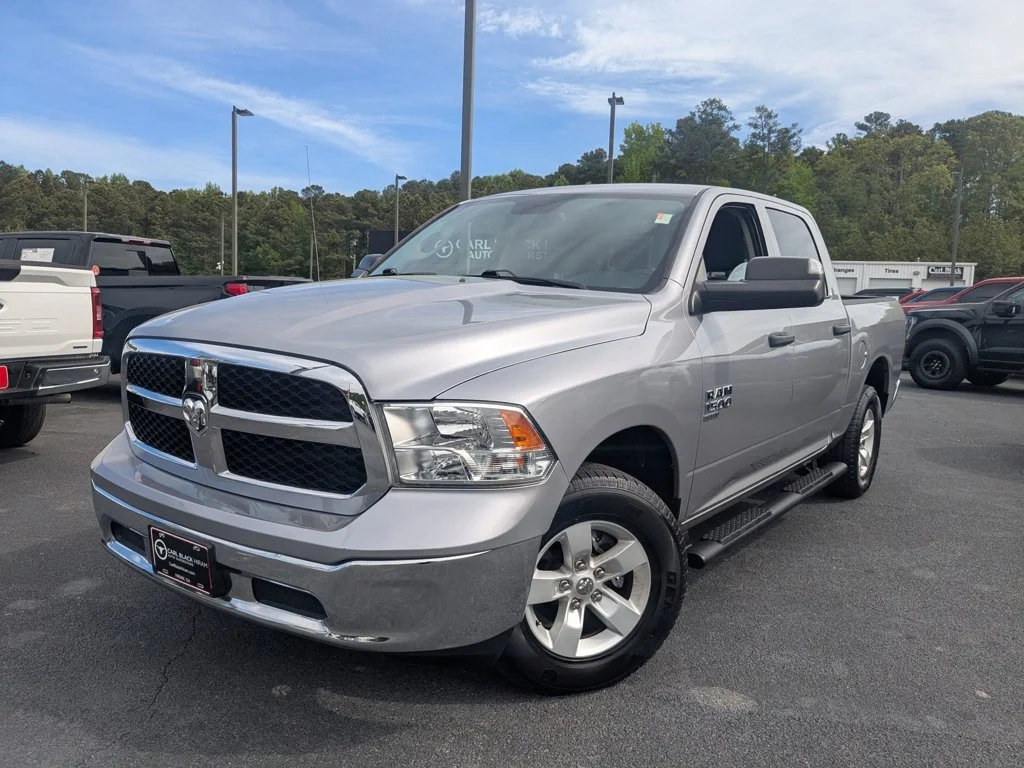 2022 RAM 1500 Classic SLT 4x4 Crew Cab 5'7's photo