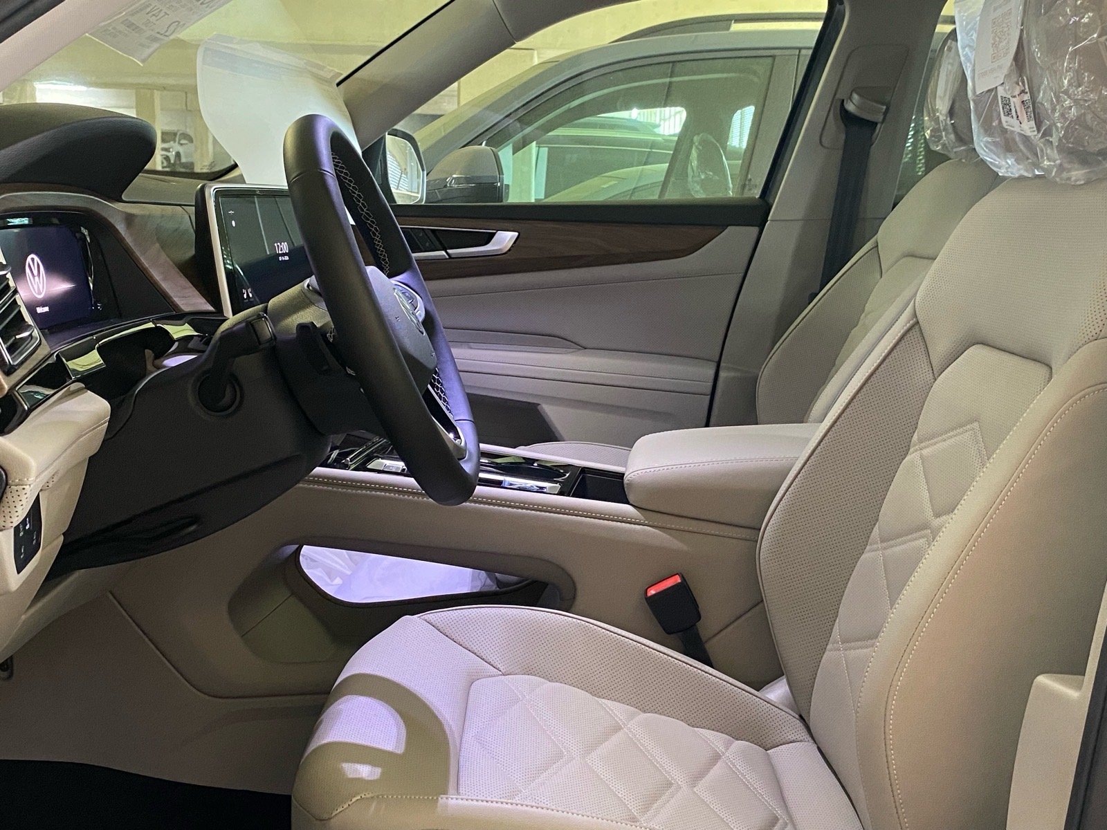 New 2026 Black Volkswagen 2.0T SE w/Technology image 6