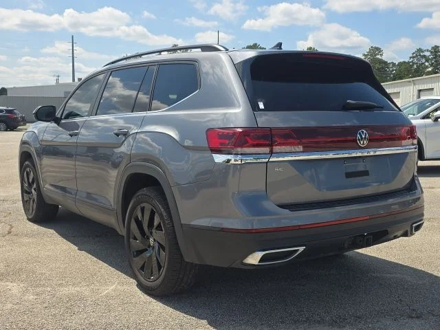 Used 2024  Volkswagen 2.0T SE w/Technology image 4