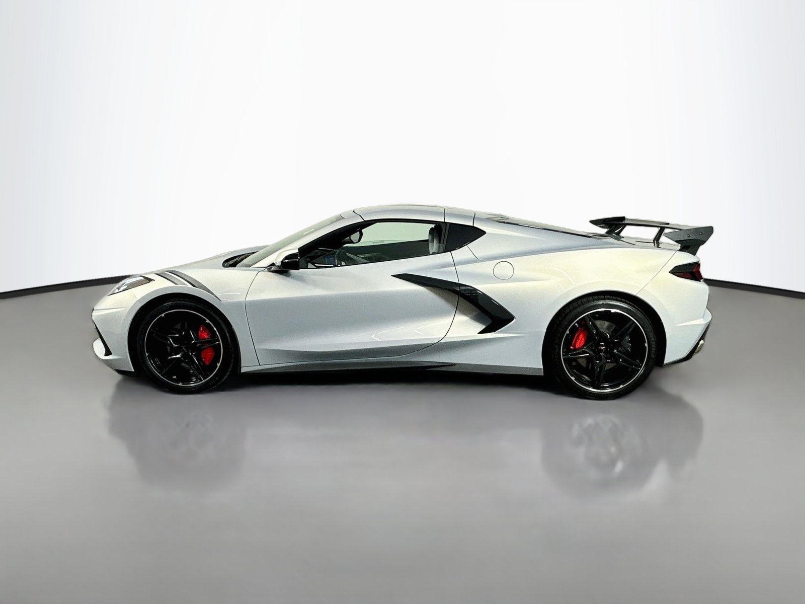Used 2021 Silver Chevrolet Stingray image 5