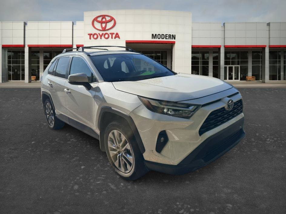 Used 2022 Blizzard Pearl Toyota XLE Premium image 4