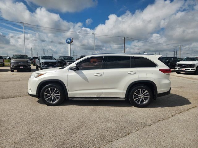 Used 2017 White Toyota XLE image 4