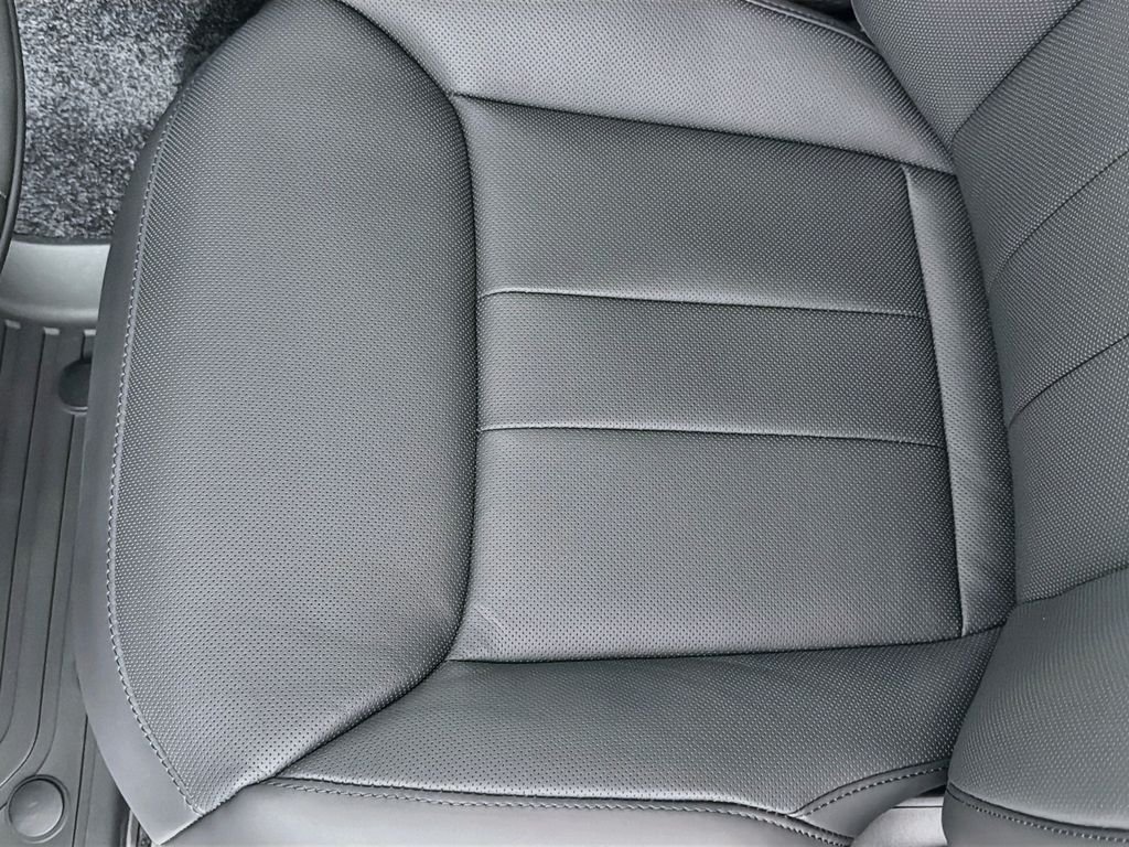 New 2026 Fuji White Land Rover SE 7 Seats image 20
