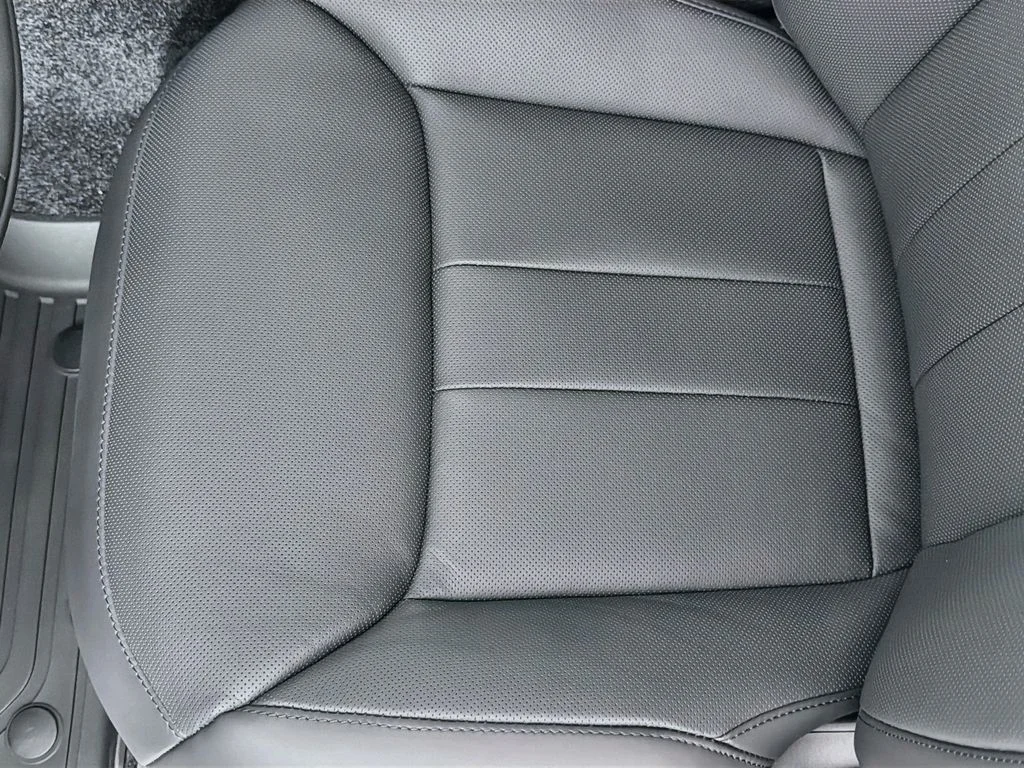 New 2026 Fuji White Land Rover SE 7 Seats image 20
