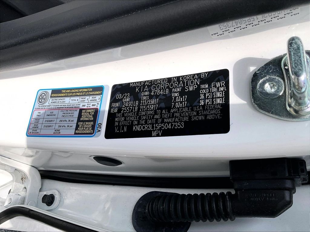Used 2023 White Kia Wind image 35