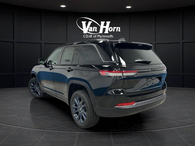 New 2026 Diamond Black Crystal Pearl-Coat Exterior Paint Jeep  image 5