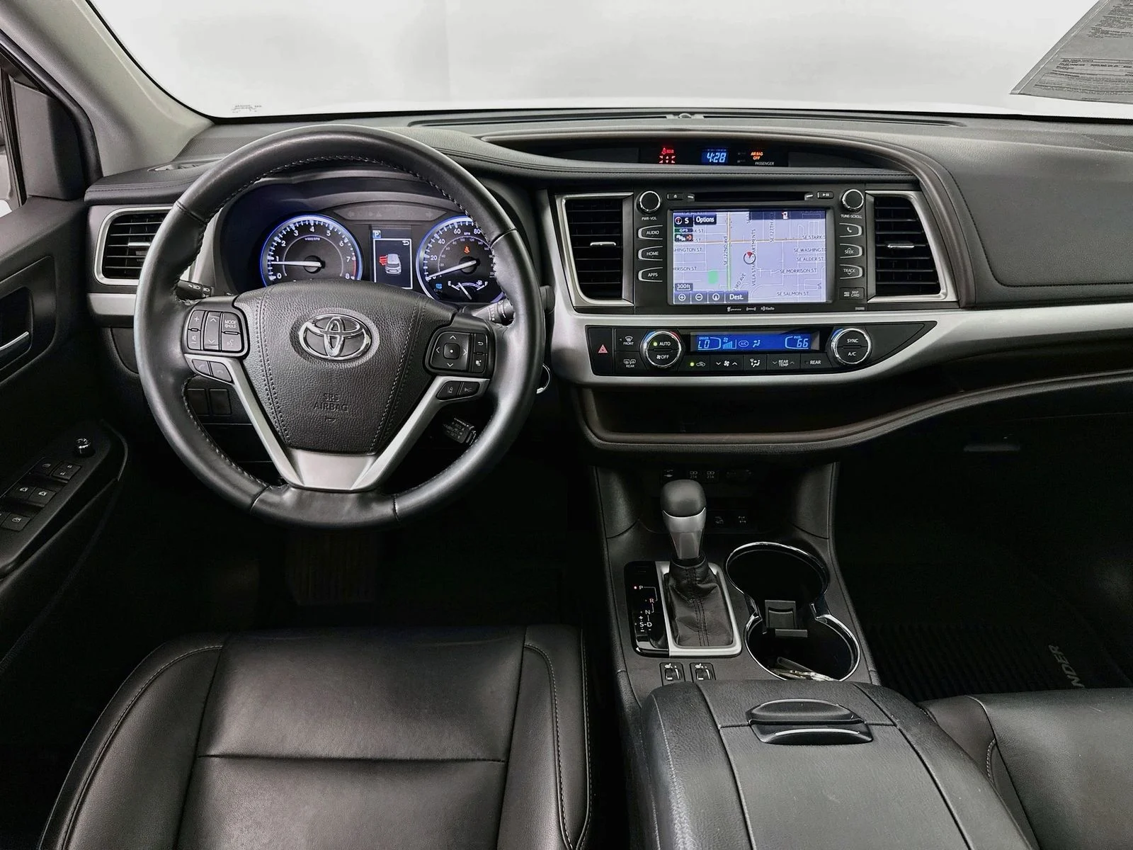 Used 2019 White Toyota XLE image 23