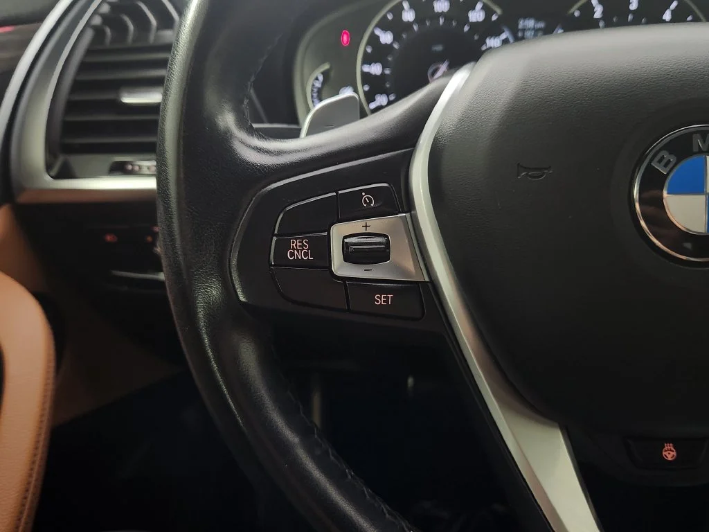 Used 2019 Black BMW xDrive30i image 25
