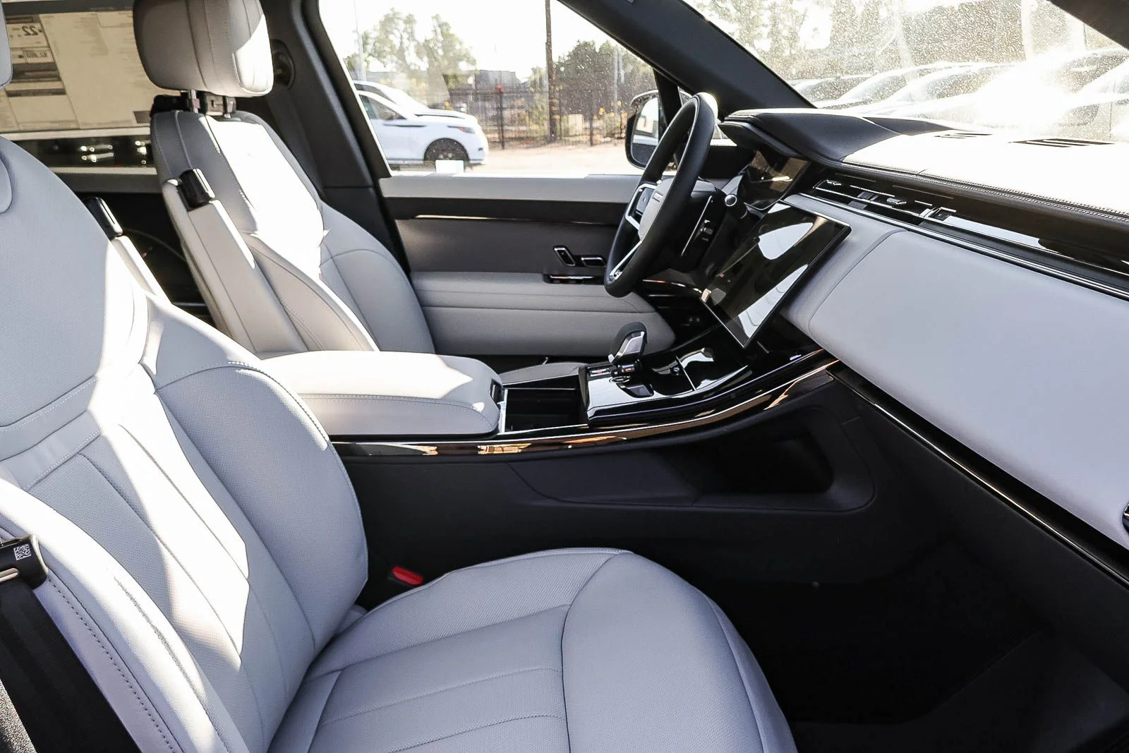 New 2026 Borasco Grey Land Rover SE image 17