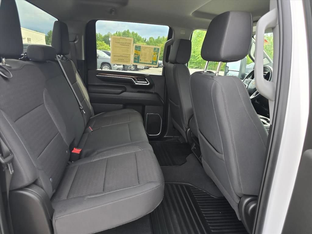 Used 2024 Summit White Chevrolet LT image 11
