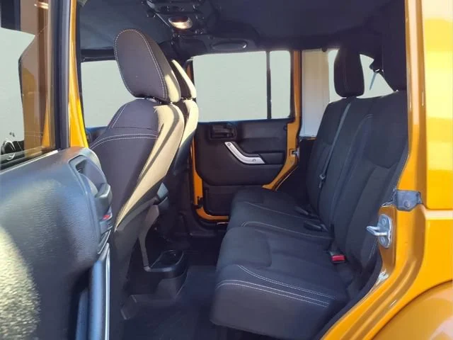 Used 2014  Jeep Sahara image 16
