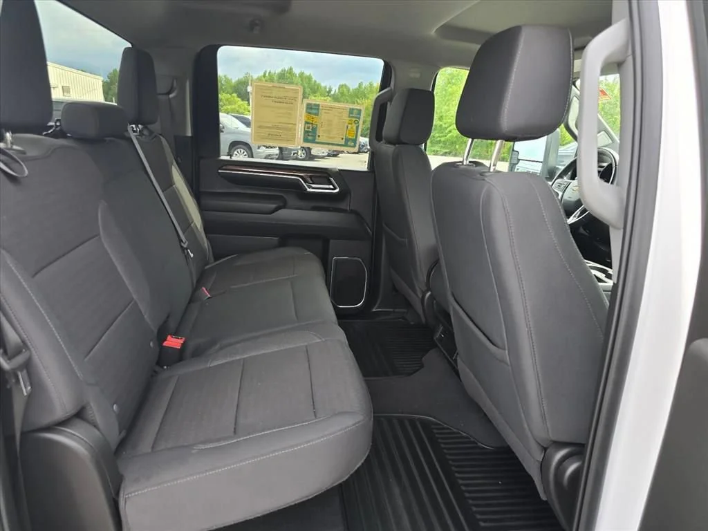 Used 2024 Summit White Chevrolet LT image 11