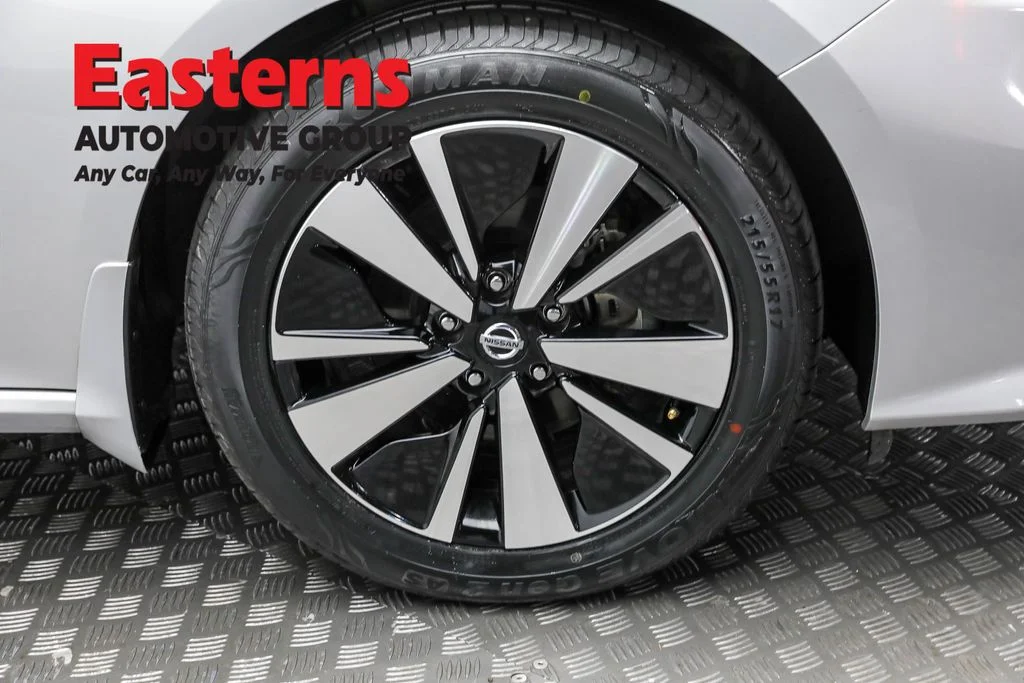 Used 2022 Silver Nissan 2.5 SV image 30