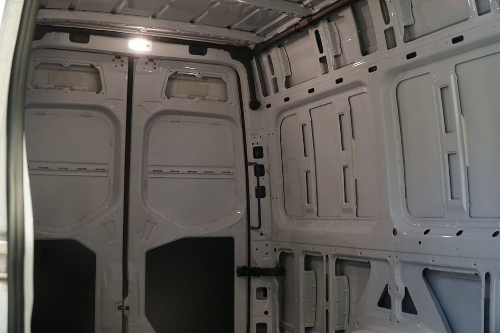 New 2025 Arctic+White Mercedes-Benz Cargo 170 WB image 28