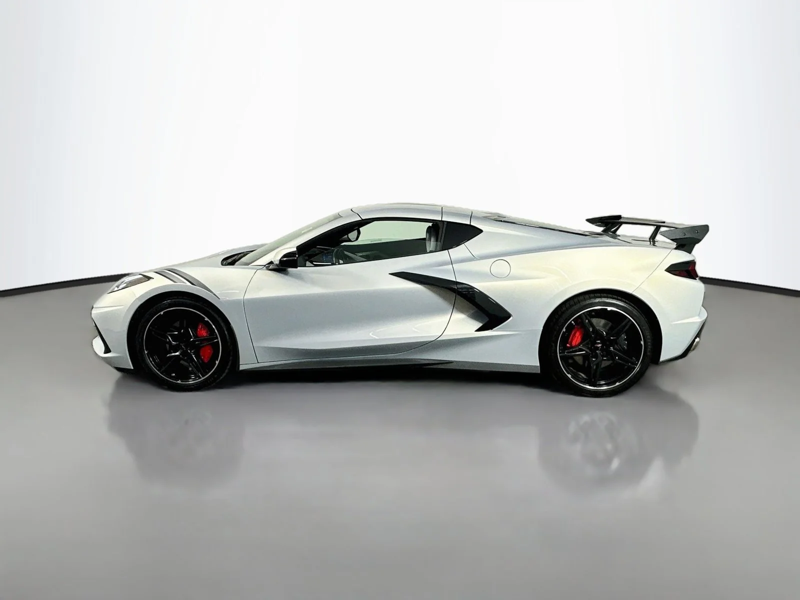 Used 2021 Silver Chevrolet Stingray image 5